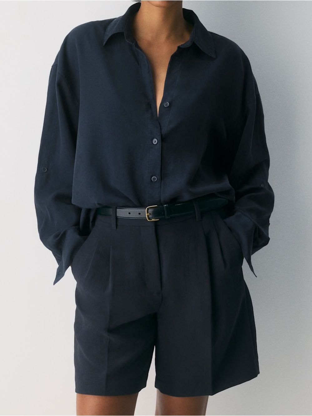 NWT Aritzia Navy Effortless Long Tailored Shorts Size 10